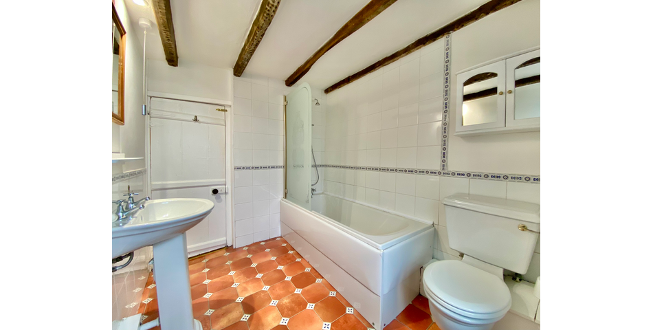 A charming characterful cottage located just 100 metres from the picturesque harbour