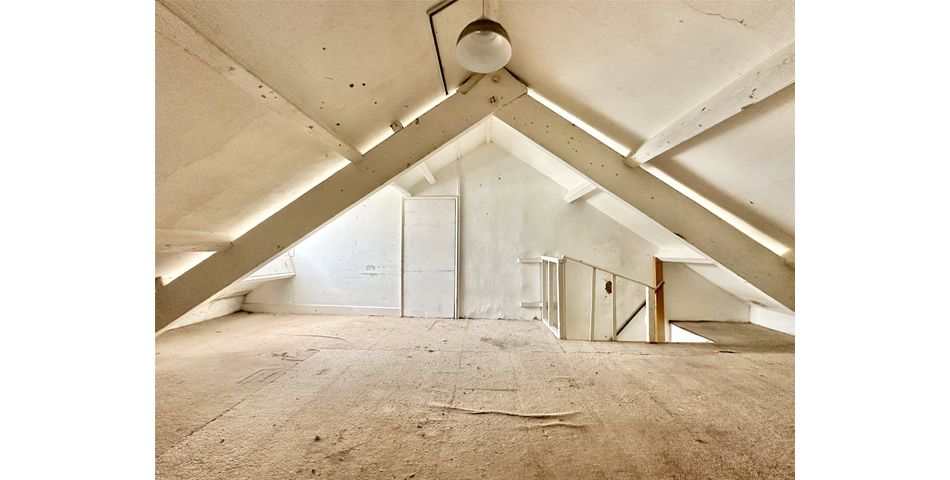 Spacious semi-detached family home in the sea front area of the town