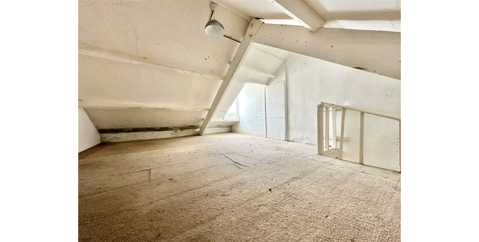 Spacious semi-detached family home in the sea front area of the town