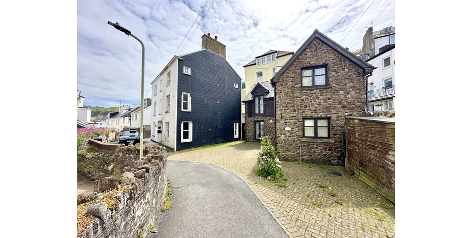 Spacious semi-detached family home in the sea front area of the town