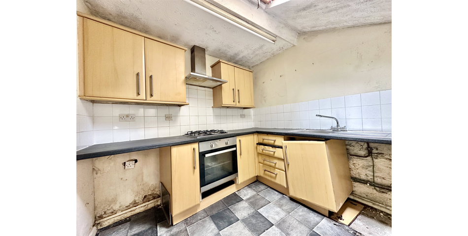 Spacious semi-detached family home in the sea front area of the town