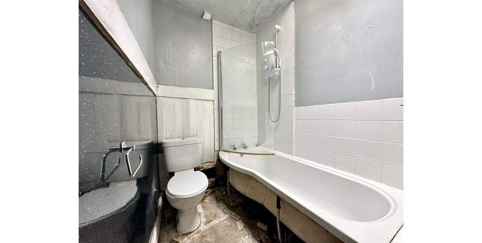 Spacious semi-detached family home in the sea front area of the town