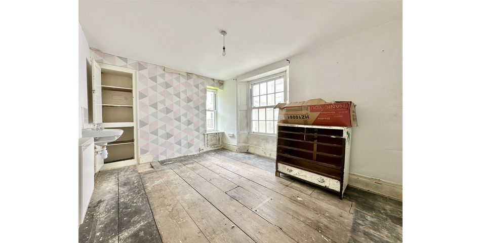 Spacious semi-detached family home in the sea front area of the town