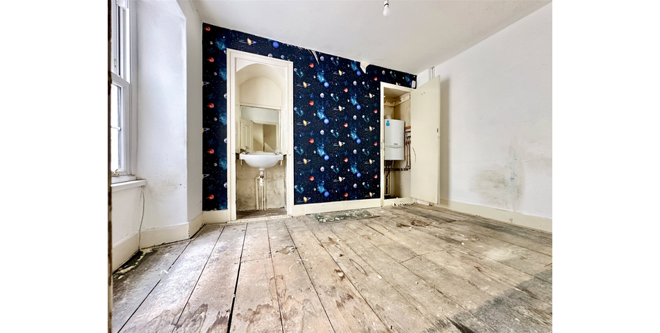 Spacious semi-detached family home in the sea front area of the town