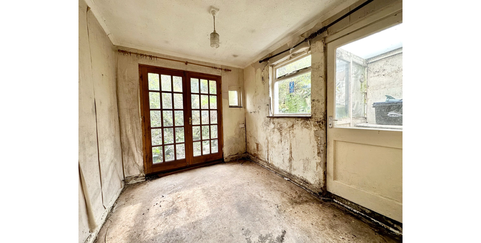 This deceptively spacious 3 bedroom terraced home is a proper renovation project but has great scope and potential 