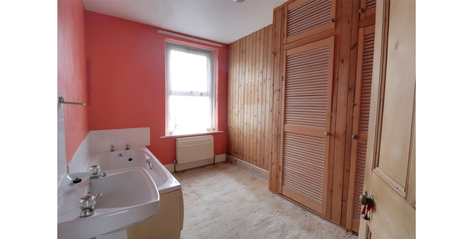 End terrace family home in need of modernisation and updating, centrally located and with the benefit of a garage and parking space