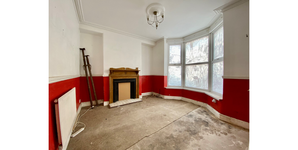 A proper renovation project - 4 bedroom terraced home in a central location