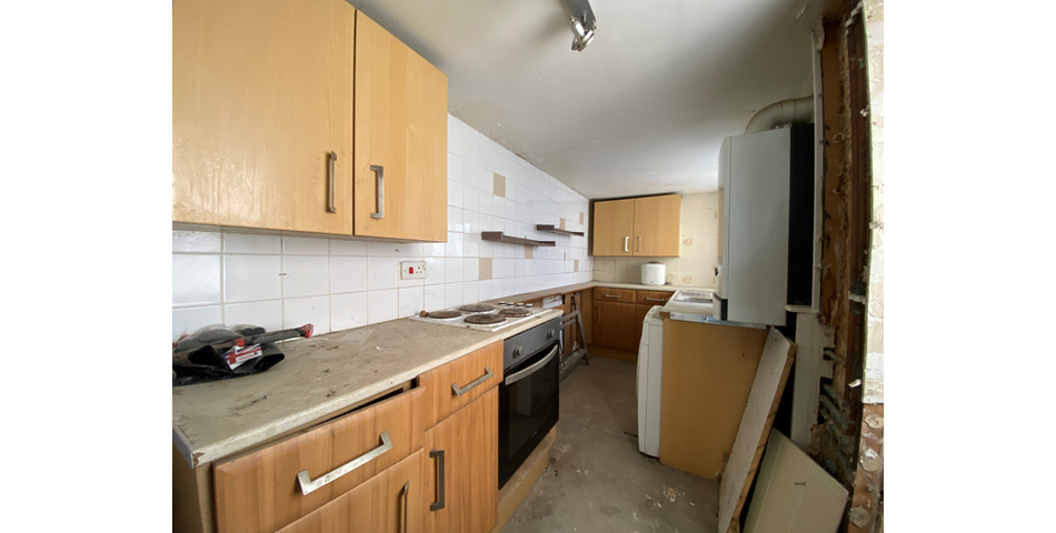 A proper renovation project - 4 bedroom terraced home in a central location