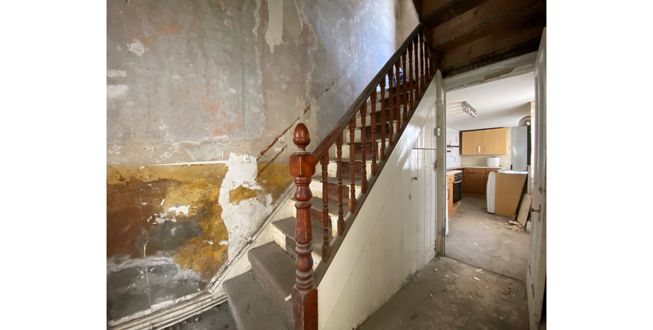 A proper renovation project - 4 bedroom terraced home in a central location