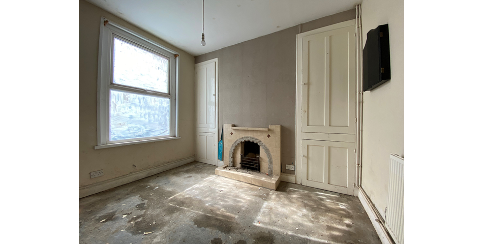 A proper renovation project - 4 bedroom terraced home in a central location