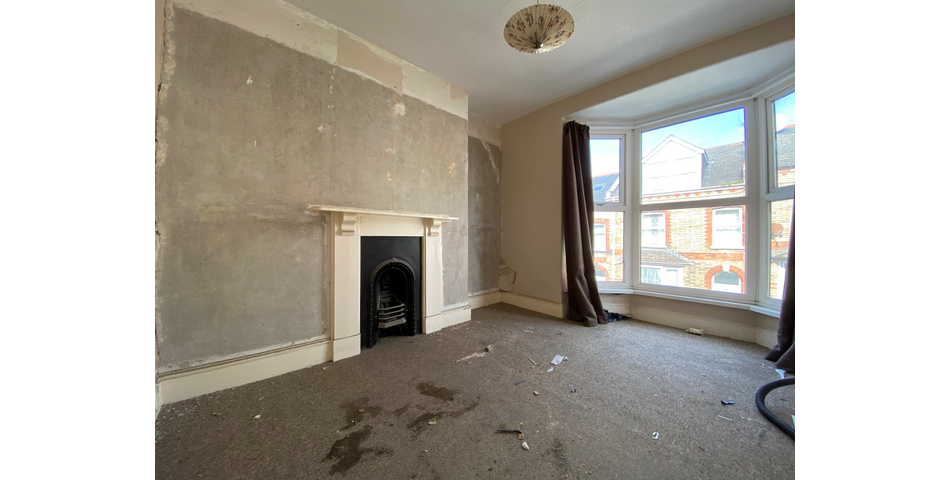 A proper renovation project - 4 bedroom terraced home in a central location