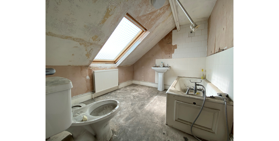 A proper renovation project - 4 bedroom terraced home in a central location