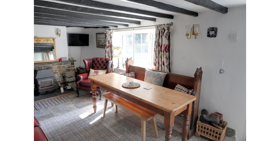 2 bedroom detached cottage