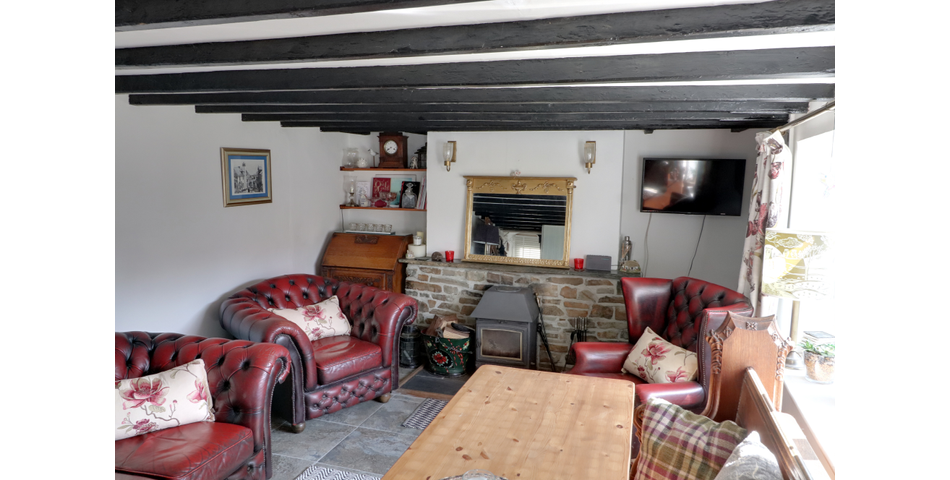 2 bedroom detached cottage