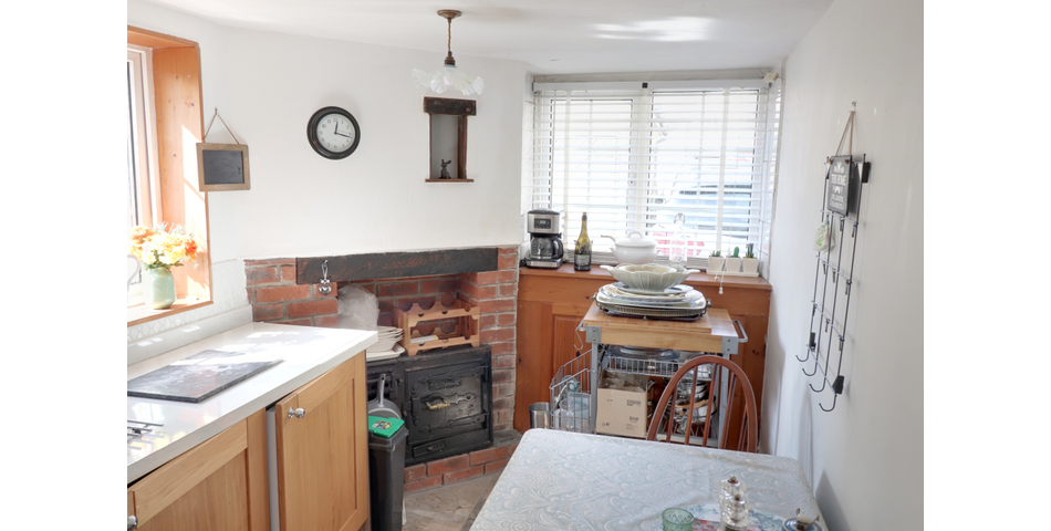 2 bedroom detached cottage