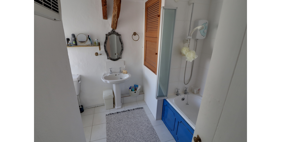 2 bedroom detached cottage
