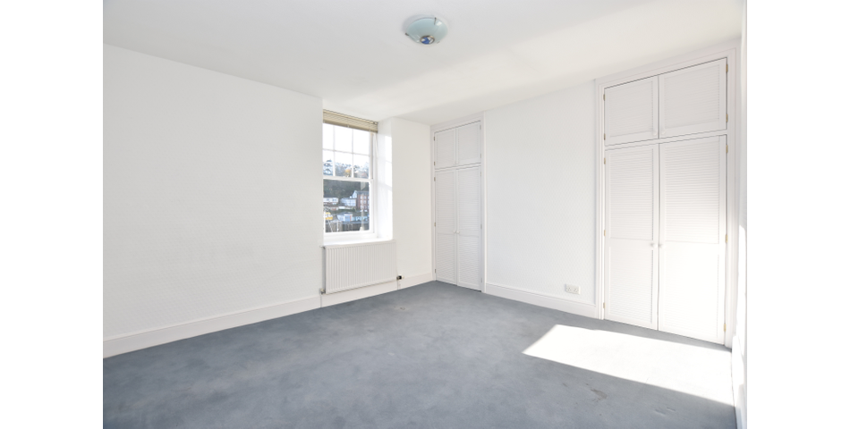 FABULOUS HARBOURSIDE LOCATION! A characterful 3 bedroom terraced home enjoing delightful views into the harbour and over the Bristol Channel. Ideal family home or holiday home/holiday let.