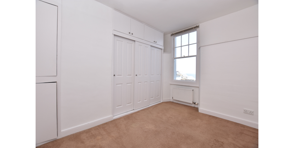 FABULOUS HARBOURSIDE LOCATION! A characterful 3 bedroom terraced home enjoing delightful views into the harbour and over the Bristol Channel. Ideal family home or holiday home/holiday let.