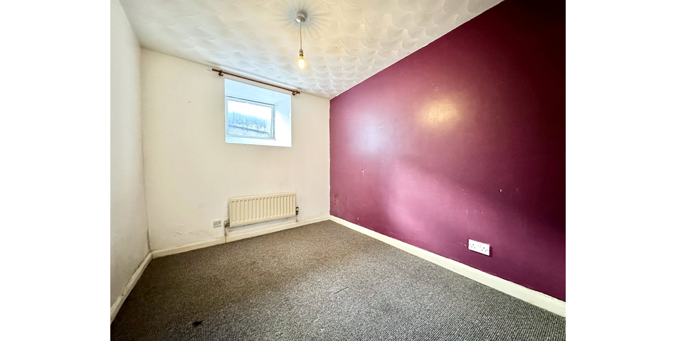 Spacious 2 bedroom maisonette, in need of modernisation and updating, situated in a central location, and having its own private area of garden