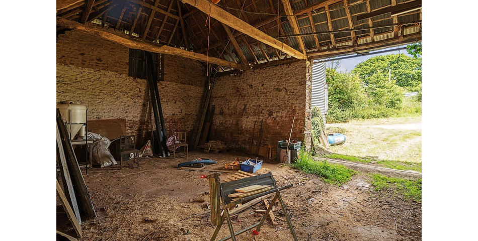 Farmhouse, Barns and Land