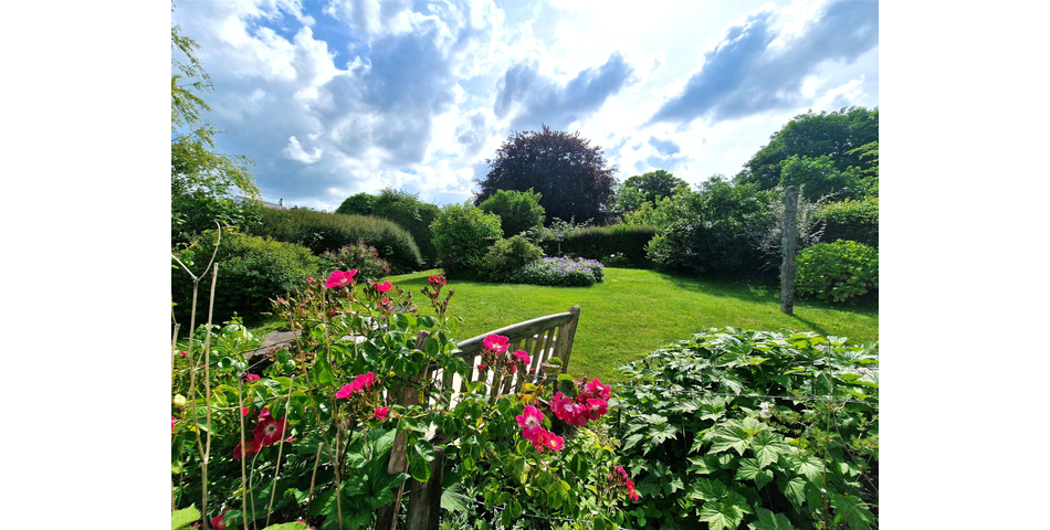 2 Bedroom End Terraced Character Cottage
Adaptable Accomodation 
Convenient Village Location 
Level Rear Garden 
Stone B