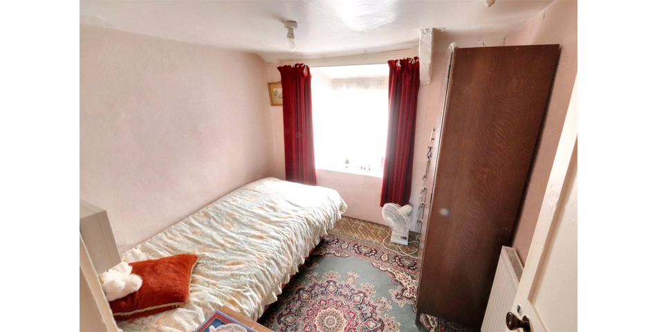 2 Bedroom End Terraced Character Cottage
Adaptable Accomodation 
Convenient Village Location 
Level Rear Garden 
Stone B