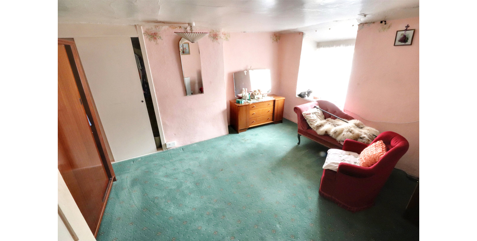 2 Bedroom End Terraced Character Cottage
Adaptable Accomodation 
Convenient Village Location 
Level Rear Garden 
Stone B