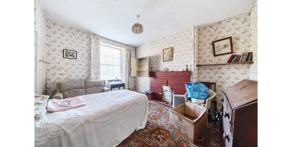 DETACHED GRADE II FARMHOUSE WITH BARNS AND PADDOCK OFFERING IMMENSE POTENTIAL