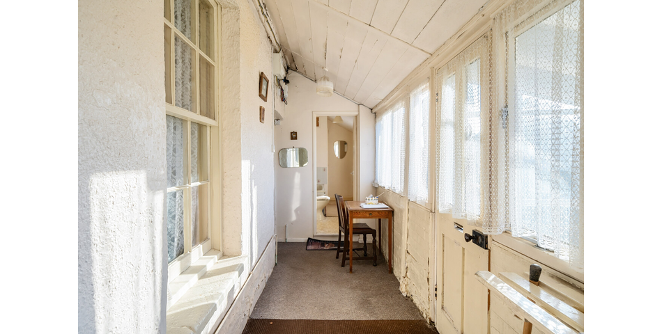 DETACHED GRADE II FARMHOUSE WITH BARNS AND PADDOCK OFFERING IMMENSE POTENTIAL