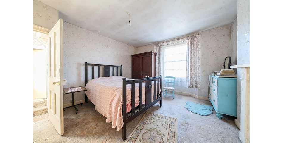 DETACHED GRADE II FARMHOUSE WITH BARNS AND PADDOCK OFFERING IMMENSE POTENTIAL