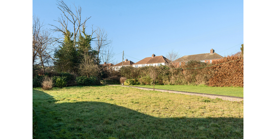 DETACHED GRADE II FARMHOUSE WITH BARNS AND PADDOCK OFFERING IMMENSE POTENTIAL