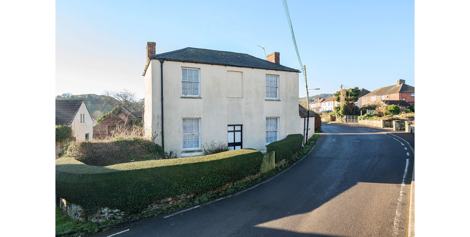 DETACHED GRADE II FARMHOUSE WITH BARNS AND PADDOCK OFFERING IMMENSE POTENTIAL