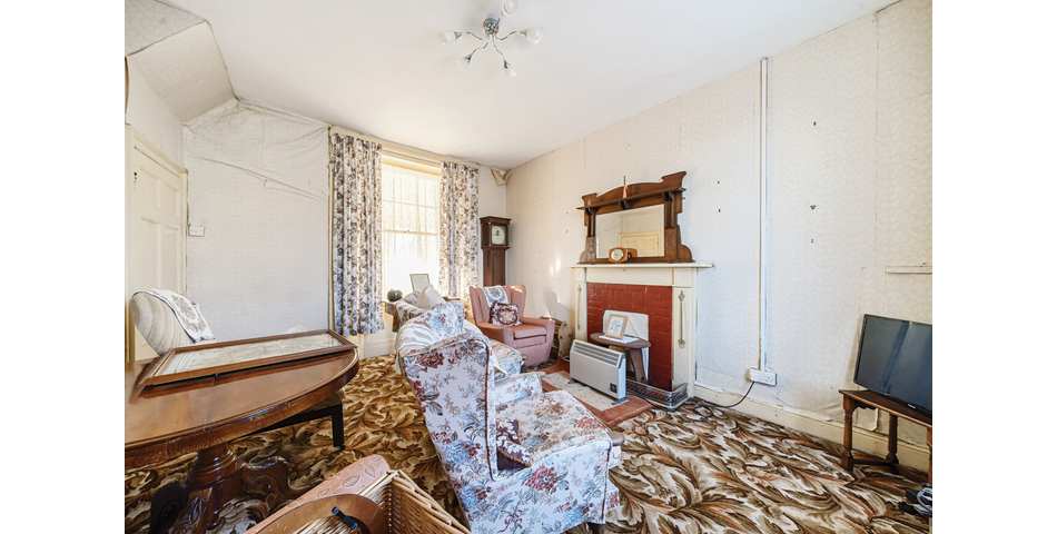 DETACHED GRADE II FARMHOUSE WITH BARNS AND PADDOCK OFFERING IMMENSE POTENTIAL