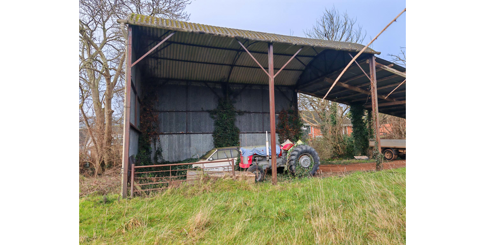 DETACHED GRADE II FARMHOUSE WITH BARNS AND PADDOCK OFFERING IMMENSE POTENTIAL