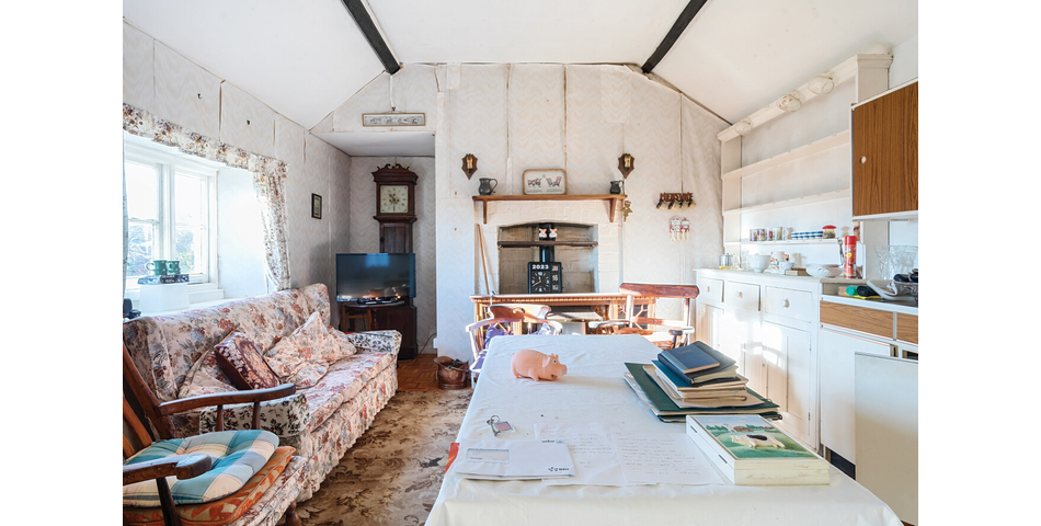 DETACHED GRADE II FARMHOUSE WITH BARNS AND PADDOCK OFFERING IMMENSE POTENTIAL