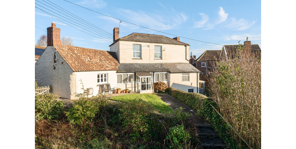 DETACHED GRADE II FARMHOUSE WITH BARNS AND PADDOCK OFFERING IMMENSE POTENTIAL
