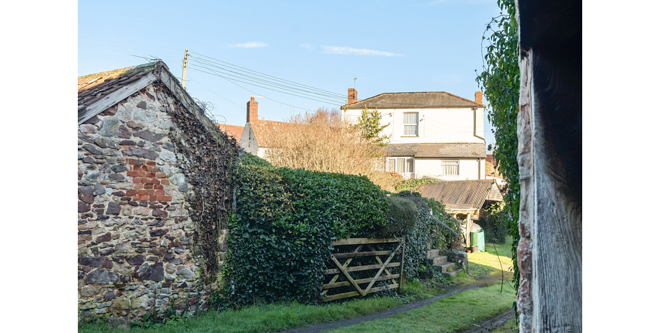 DETACHED GRADE II FARMHOUSE WITH BARNS AND PADDOCK OFFERING IMMENSE POTENTIAL