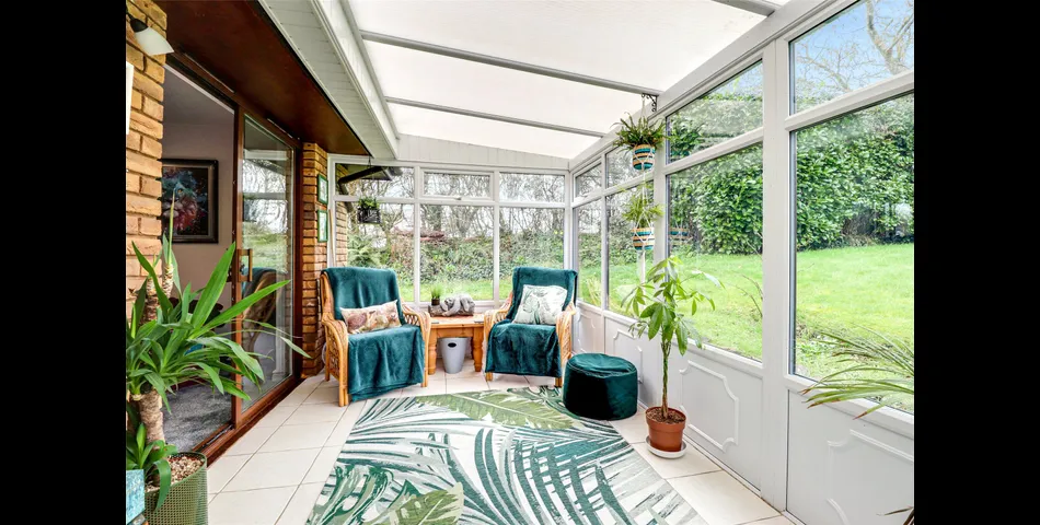 SPACIOUS FOUR BEDROOM DETACHED BUNGALOW DUAL ASPECT LOUNGE SEPERATE DINING ROOM KITCHEN/BREAFAST ROOM MASTER BEDROOM 