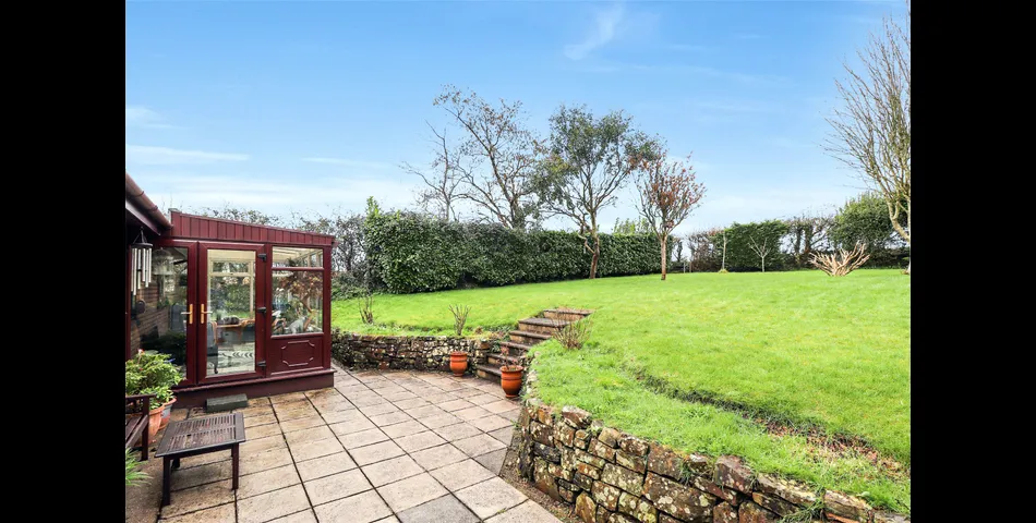 SPACIOUS FOUR BEDROOM DETACHED BUNGALOW DUAL ASPECT LOUNGE SEPERATE DINING ROOM KITCHEN/BREAFAST ROOM MASTER BEDROOM 