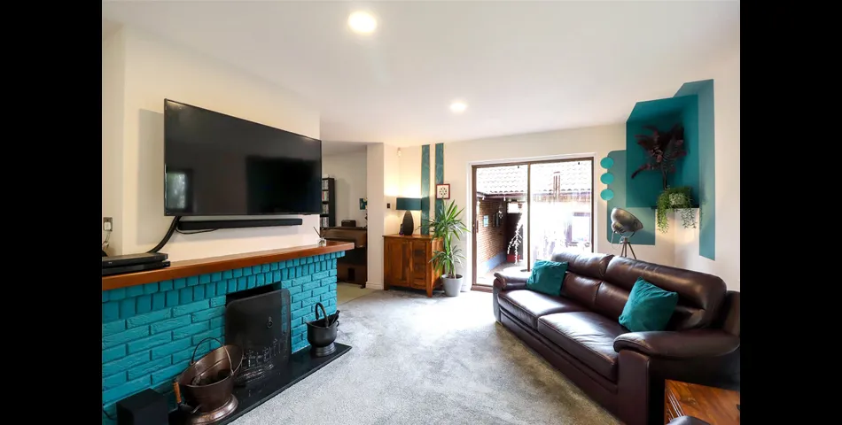 SPACIOUS FOUR BEDROOM DETACHED BUNGALOW DUAL ASPECT LOUNGE SEPERATE DINING ROOM KITCHEN/BREAFAST ROOM MASTER BEDROOM 