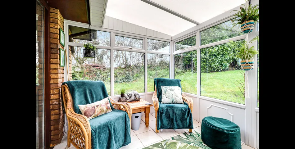 SPACIOUS FOUR BEDROOM DETACHED BUNGALOW DUAL ASPECT LOUNGE SEPERATE DINING ROOM KITCHEN/BREAFAST ROOM MASTER BEDROOM 