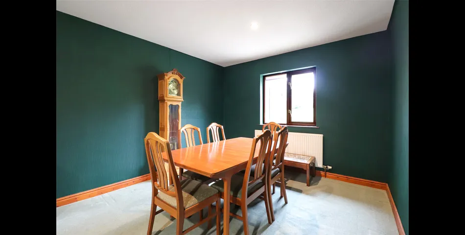 SPACIOUS FOUR BEDROOM DETACHED BUNGALOW DUAL ASPECT LOUNGE SEPERATE DINING ROOM KITCHEN/BREAFAST ROOM MASTER BEDROOM 