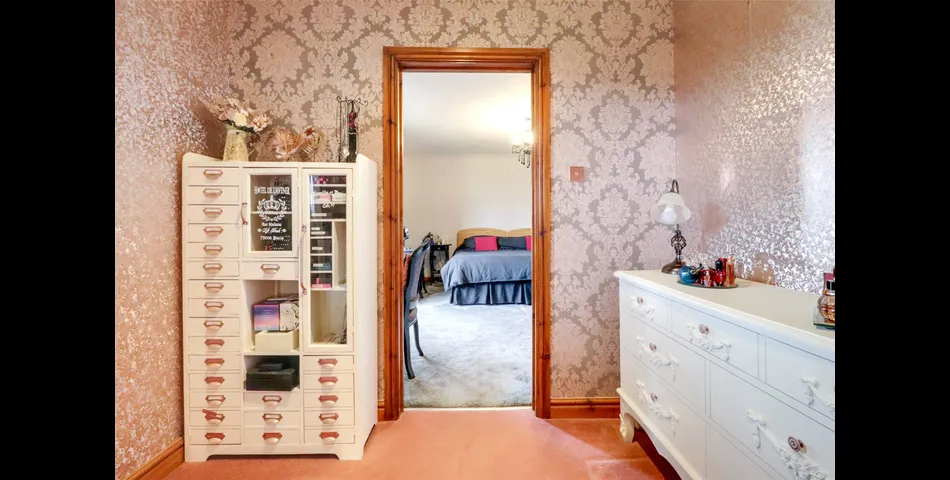 SPACIOUS FOUR BEDROOM DETACHED BUNGALOW DUAL ASPECT LOUNGE SEPERATE DINING ROOM KITCHEN/BREAFAST ROOM MASTER BEDROOM 