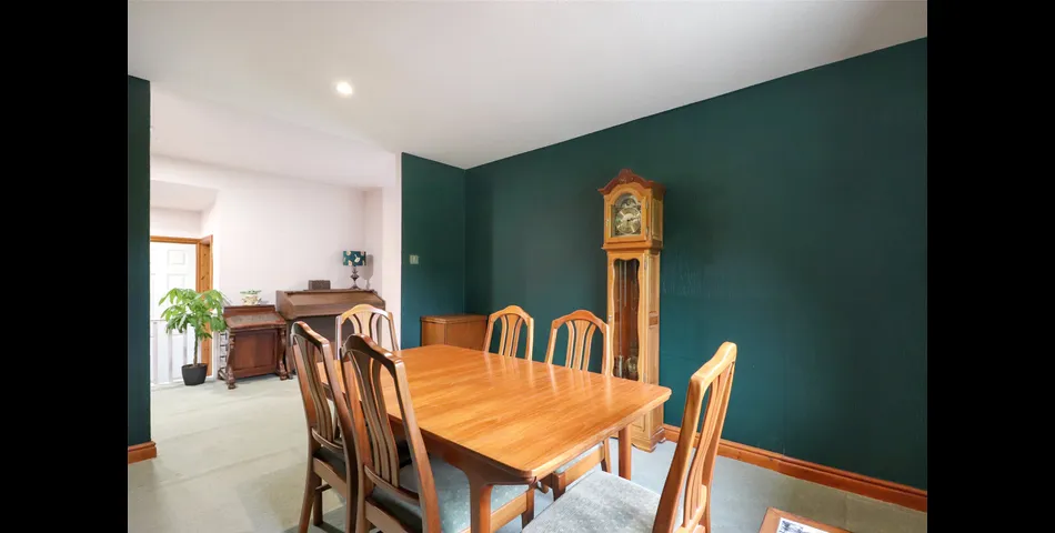 SPACIOUS FOUR BEDROOM DETACHED BUNGALOW DUAL ASPECT LOUNGE SEPERATE DINING ROOM KITCHEN/BREAFAST ROOM MASTER BEDROOM 