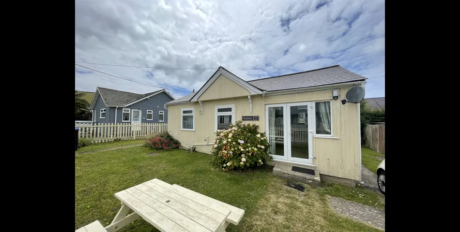 DETACHED HOLIDAY CHALET - 3 Bedrooms, WALKING DISTANCE OF CROYDE BAY 