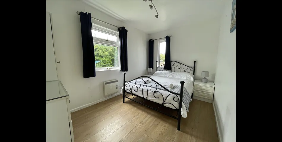 DETACHED HOLIDAY CHALET - 3 Bedrooms, WALKING DISTANCE OF CROYDE BAY 