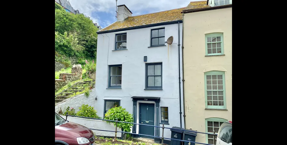 A charming characterful cottage located just 100 metres from the picturesque harbour