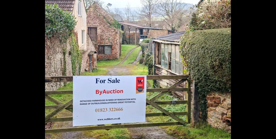 DETACHED GRADE II FARMHOUSE WITH BARNS AND PADDOCK OFFERING IMMENSE POTENTIAL