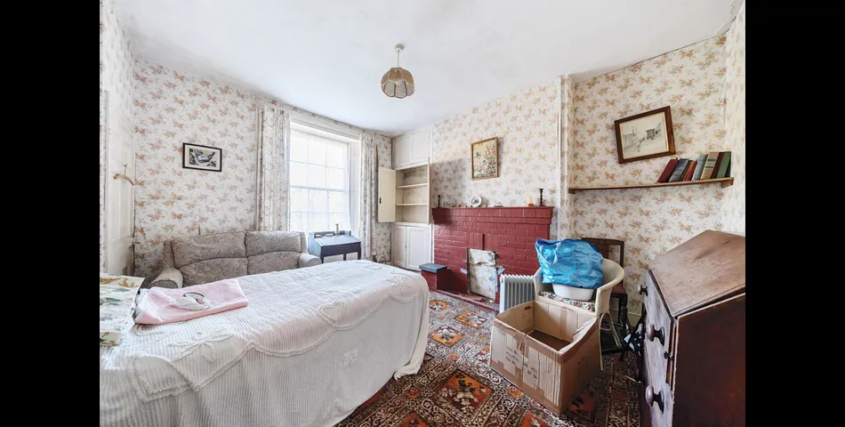 DETACHED GRADE II FARMHOUSE WITH BARNS AND PADDOCK OFFERING IMMENSE POTENTIAL