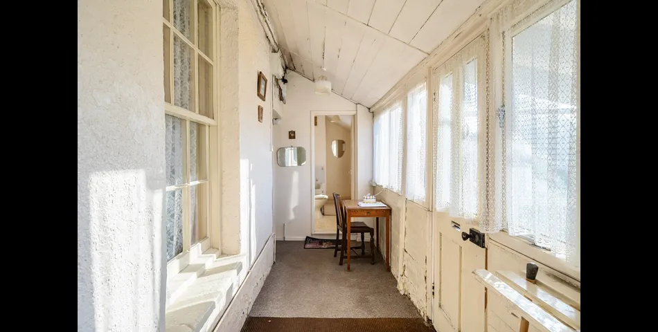 DETACHED GRADE II FARMHOUSE WITH BARNS AND PADDOCK OFFERING IMMENSE POTENTIAL